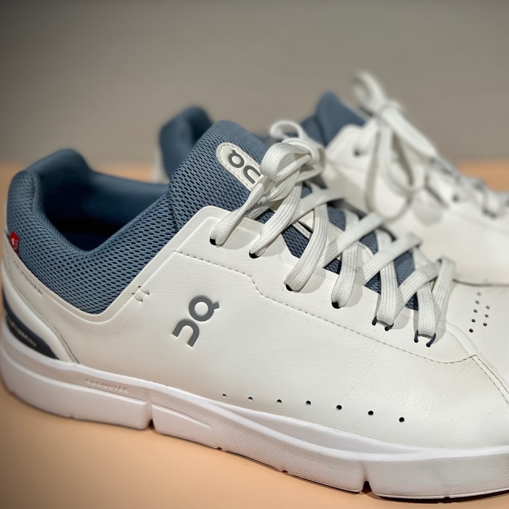 Clean Pre-Owned "ON" The Roger Advantage Tennis Sneakers.  Easy to Love!